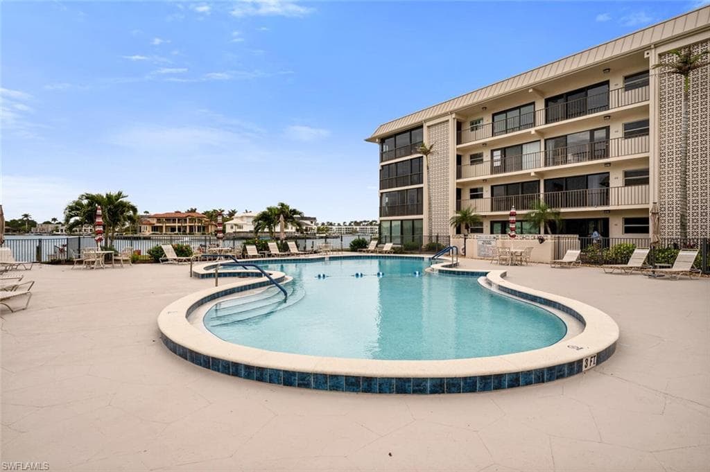 3200 Gulf Shore Blvd N 102, Naples, FL 34103-17