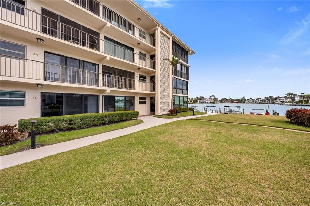 3200 Gulf Shore Blvd N 102, Naples, FL 34103-2