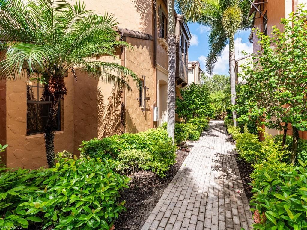 8957 Malibu St 5, Naples, FL 34113-2