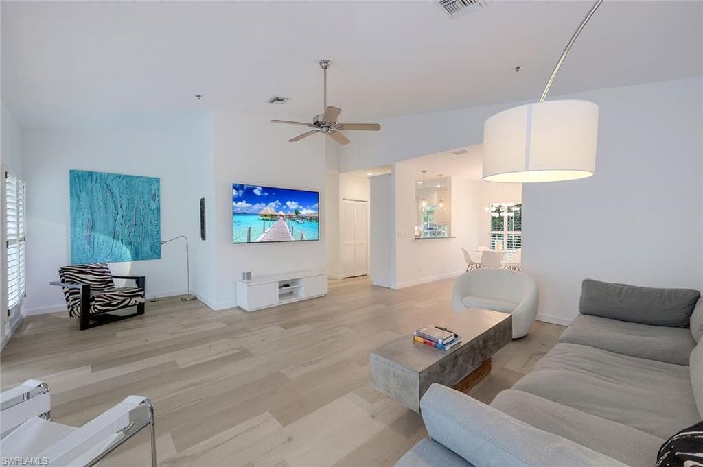 359 2nd St S, Naples, FL 34102-9