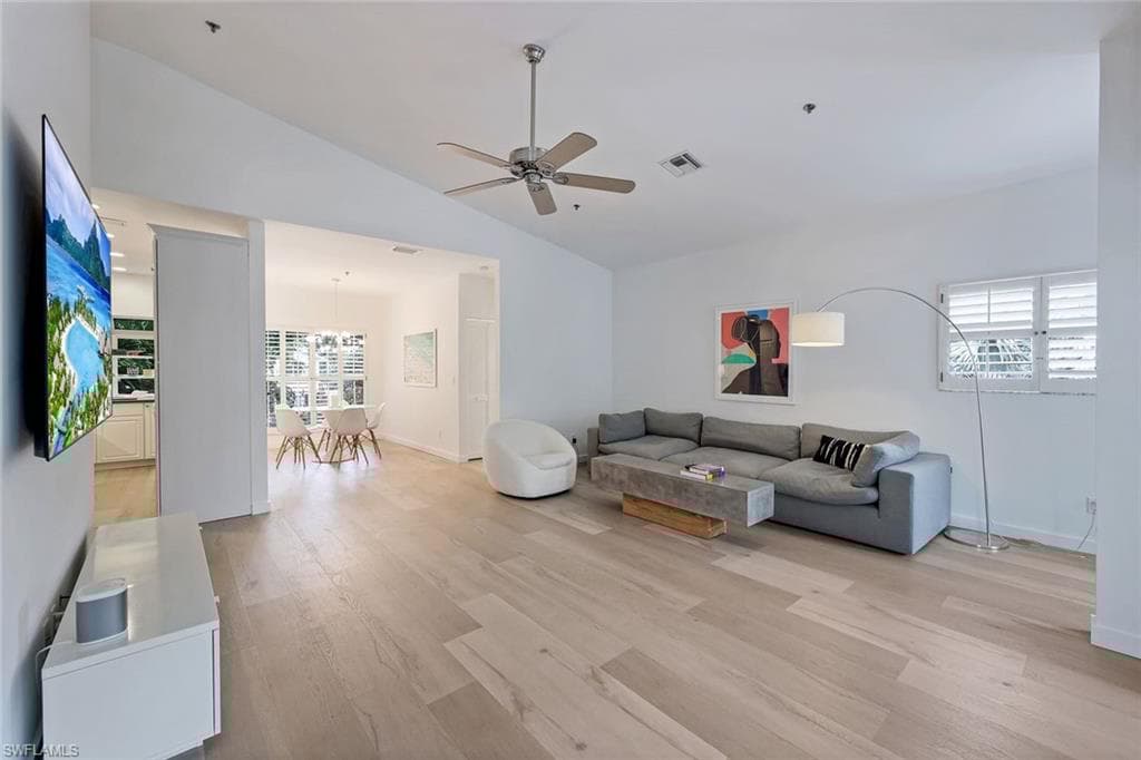 359 2nd St S, Naples, FL 34102-10