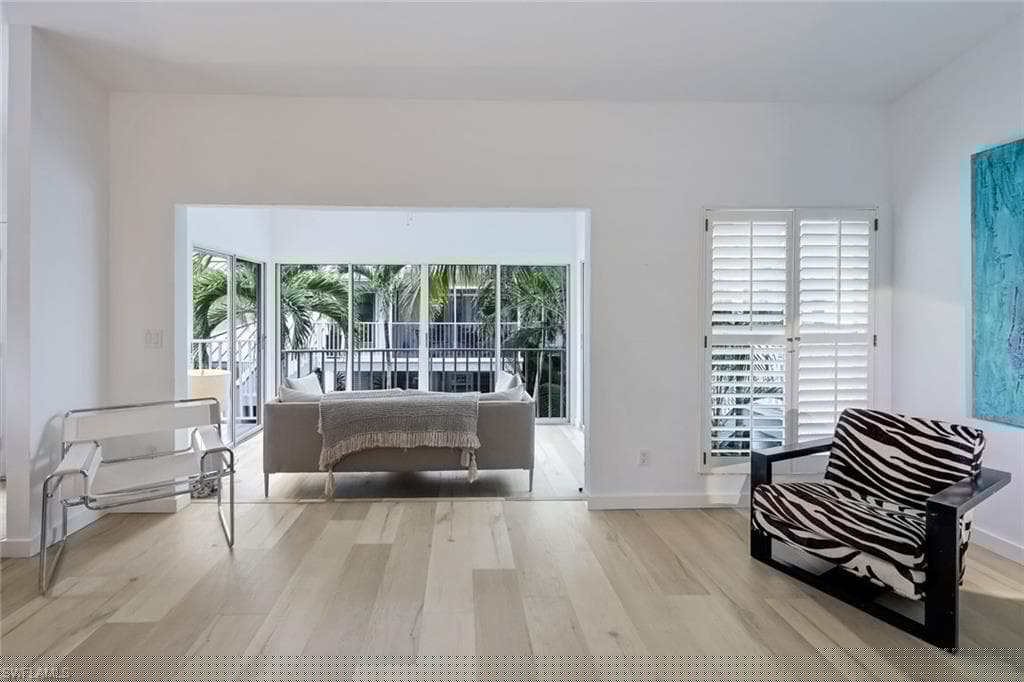 359 2nd St S, Naples, FL 34102-14