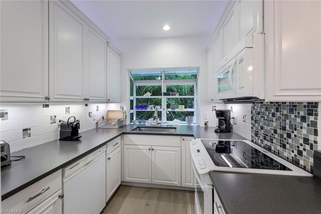 359 2nd St S, Naples, FL 34102-19