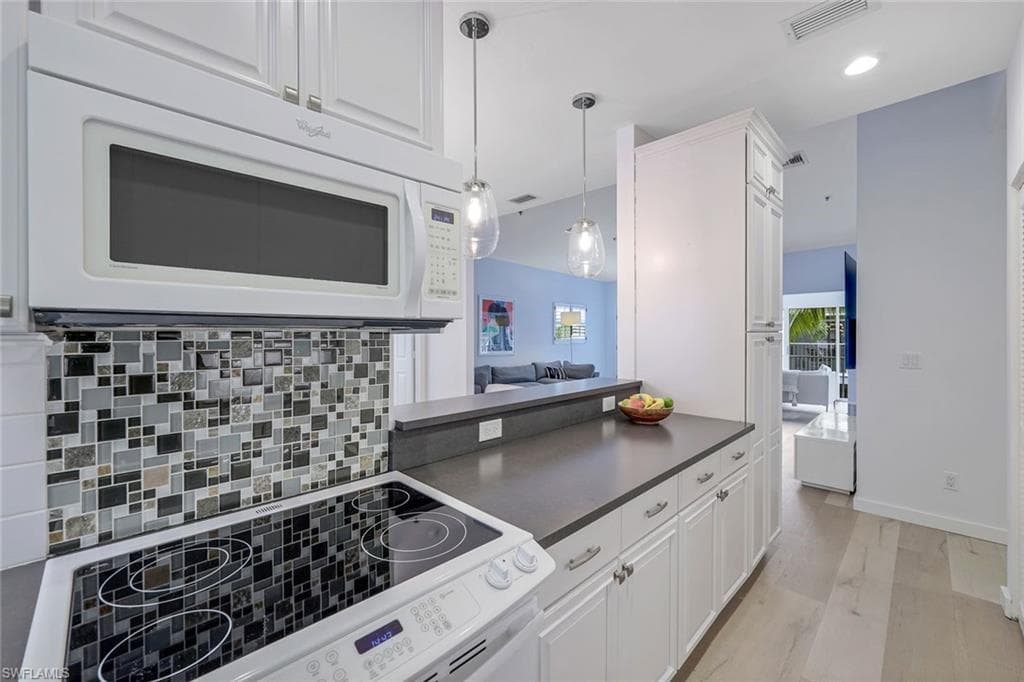 359 2nd St S, Naples, FL 34102-20