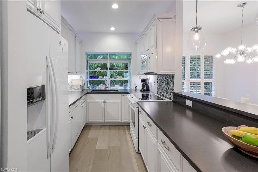 359 2nd St S, Naples, FL 34102-21