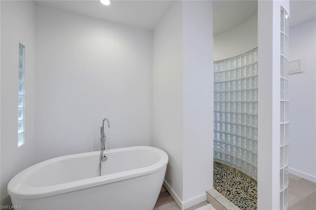 359 2nd St S, Naples, FL 34102-24
