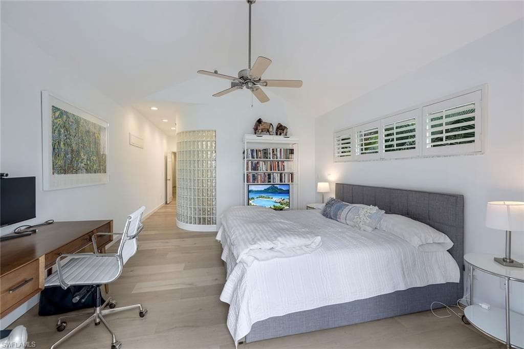 359 2nd St S, Naples, FL 34102-25