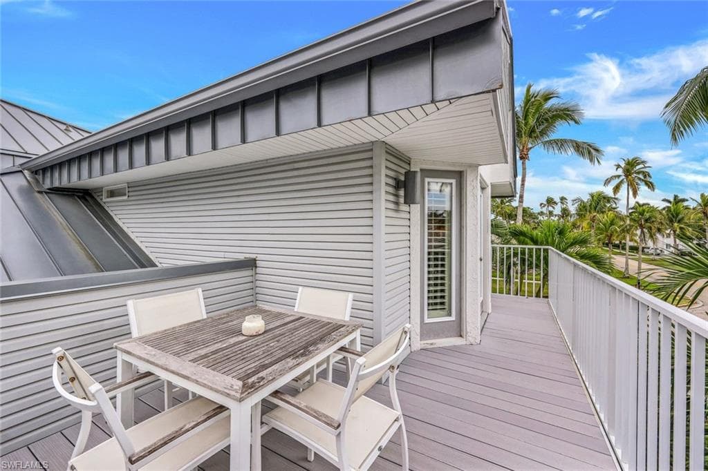 359 2nd St S, Naples, FL 34102-26