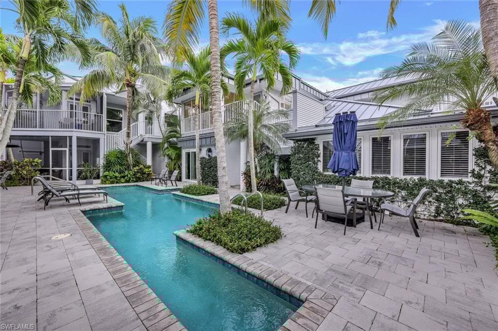 359 2nd St S, Naples, FL 34102-34