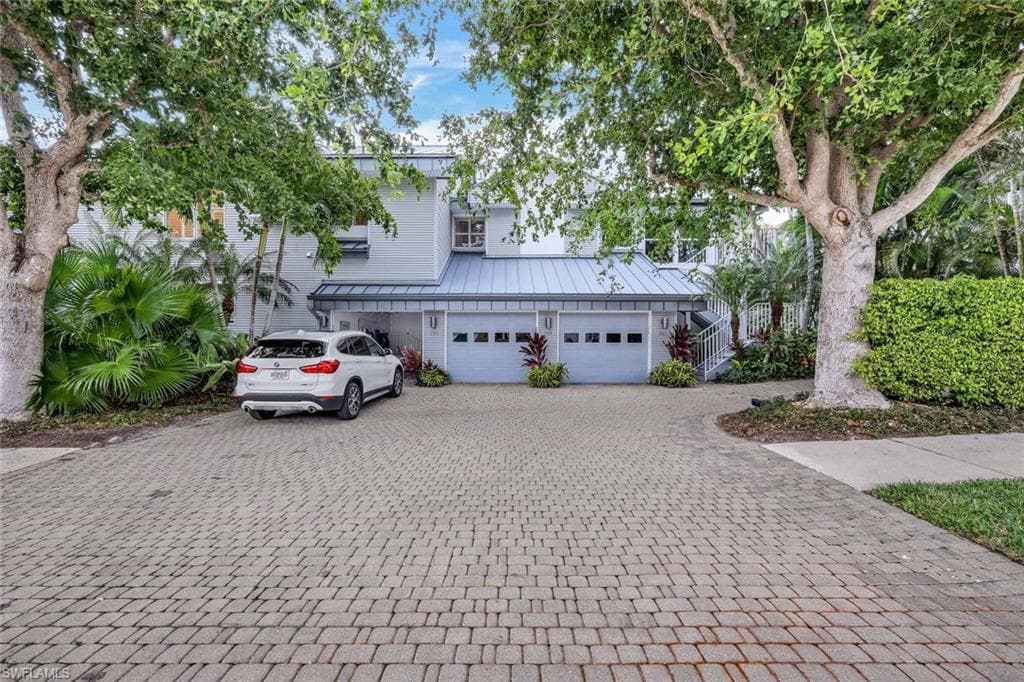 359 2nd St S, Naples, FL 34102-35
