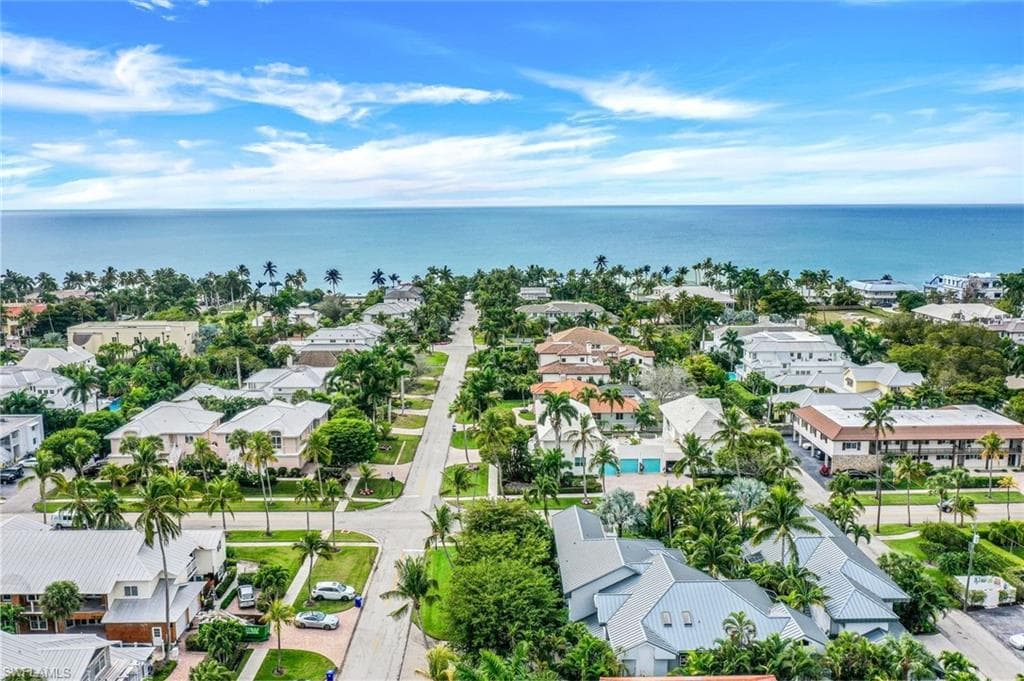 359 2nd St S, Naples, FL 34102-36