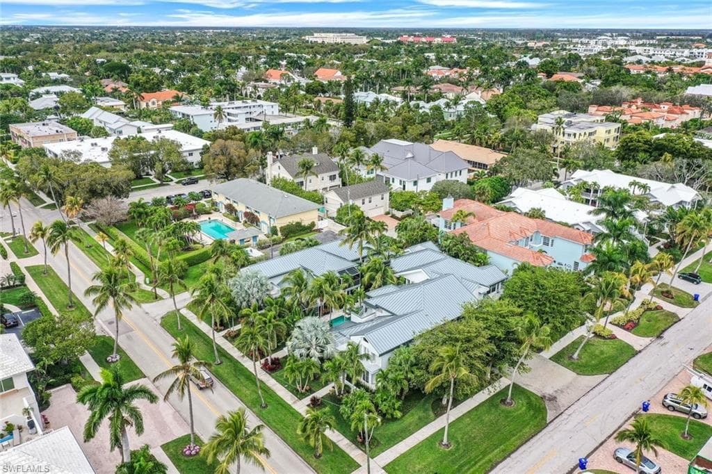 359 2nd St S, Naples, FL 34102-38