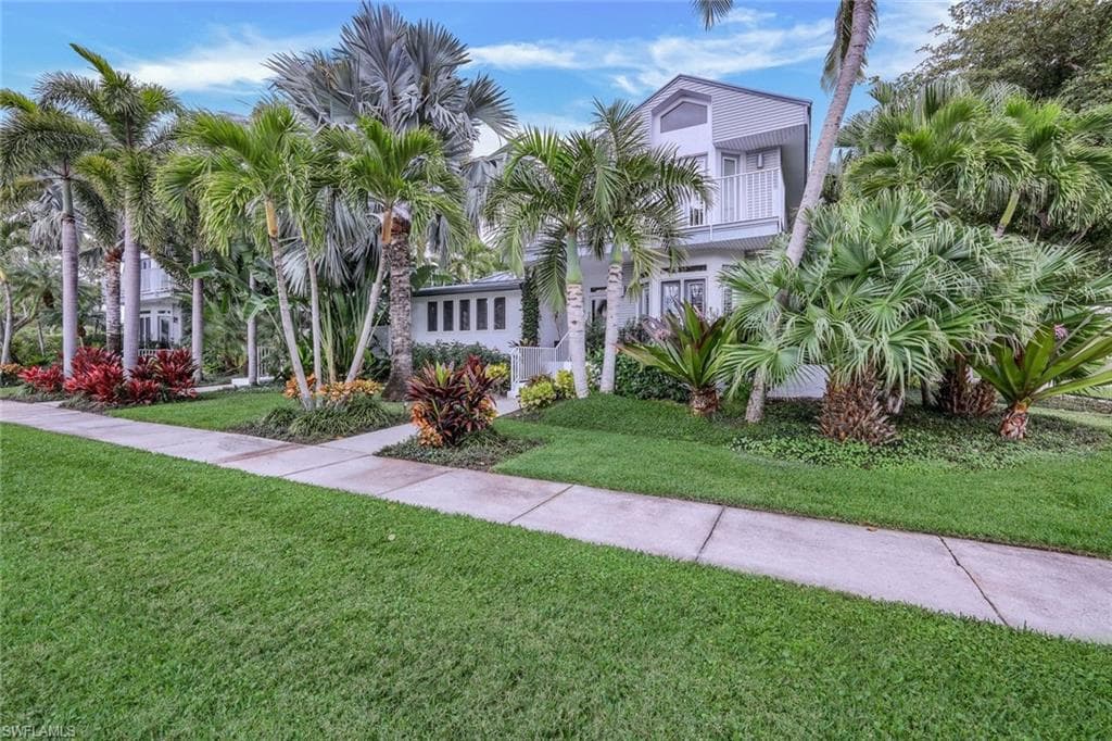 359 2nd St S, Naples, FL 34102-3
