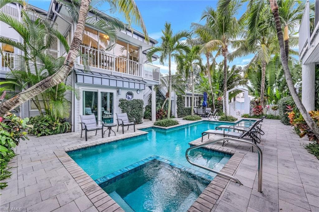 359 2nd St S, Naples, FL 34102-5
