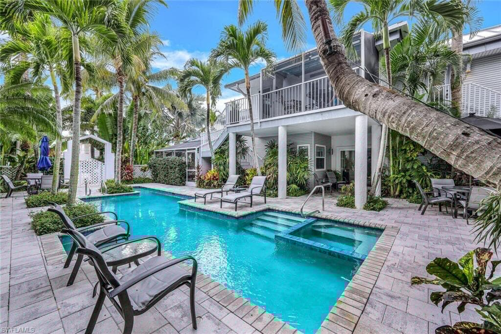 359 2nd St S, Naples, FL 34102-6