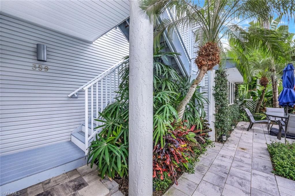 359 2nd St S, Naples, FL 34102-7