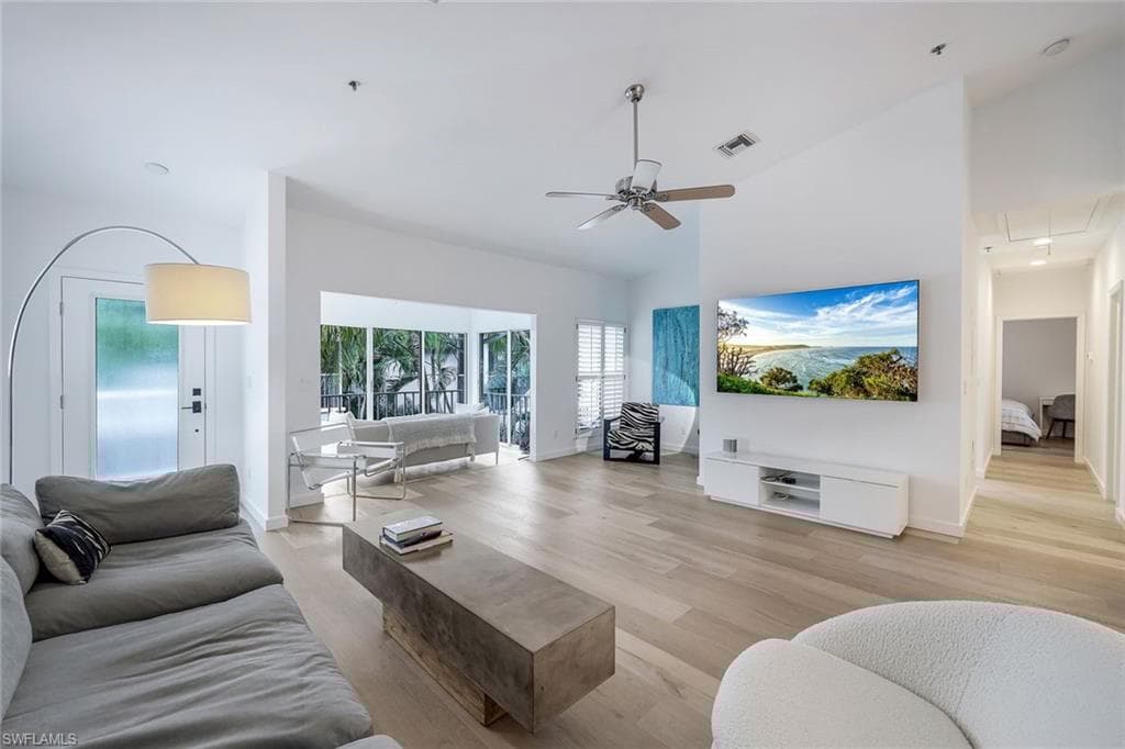 359 2nd St S, Naples, FL 34102-8