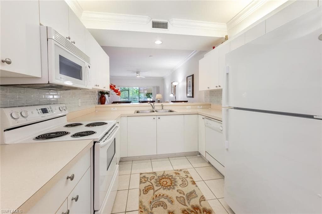 431 Valerie Way 103, Naples, FL 34104-9