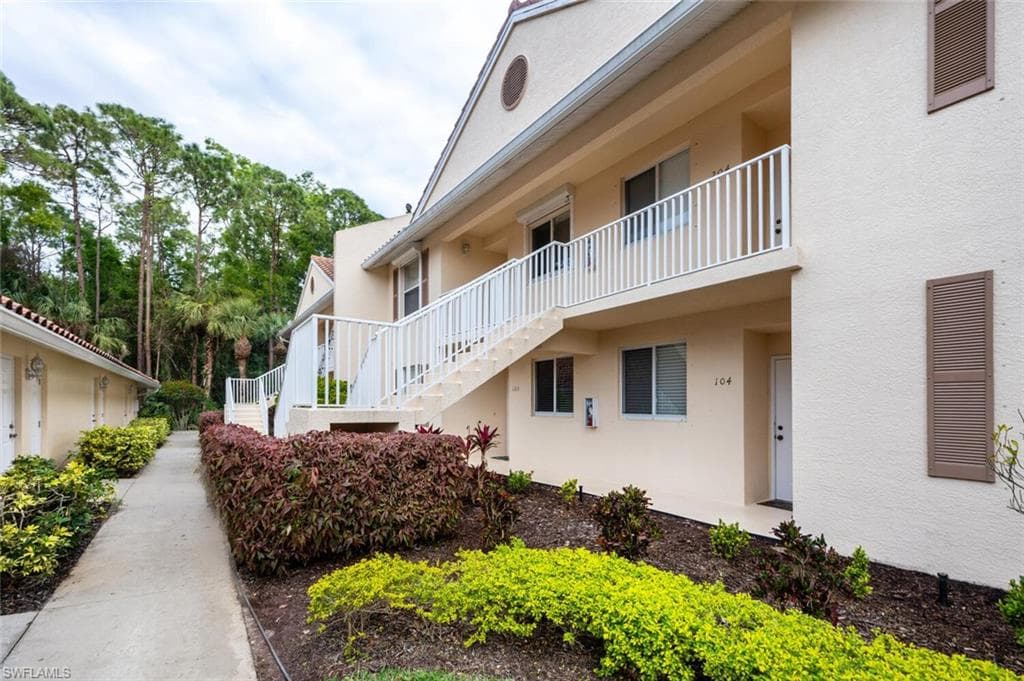 431 Valerie Way 103, Naples, FL 34104-1
