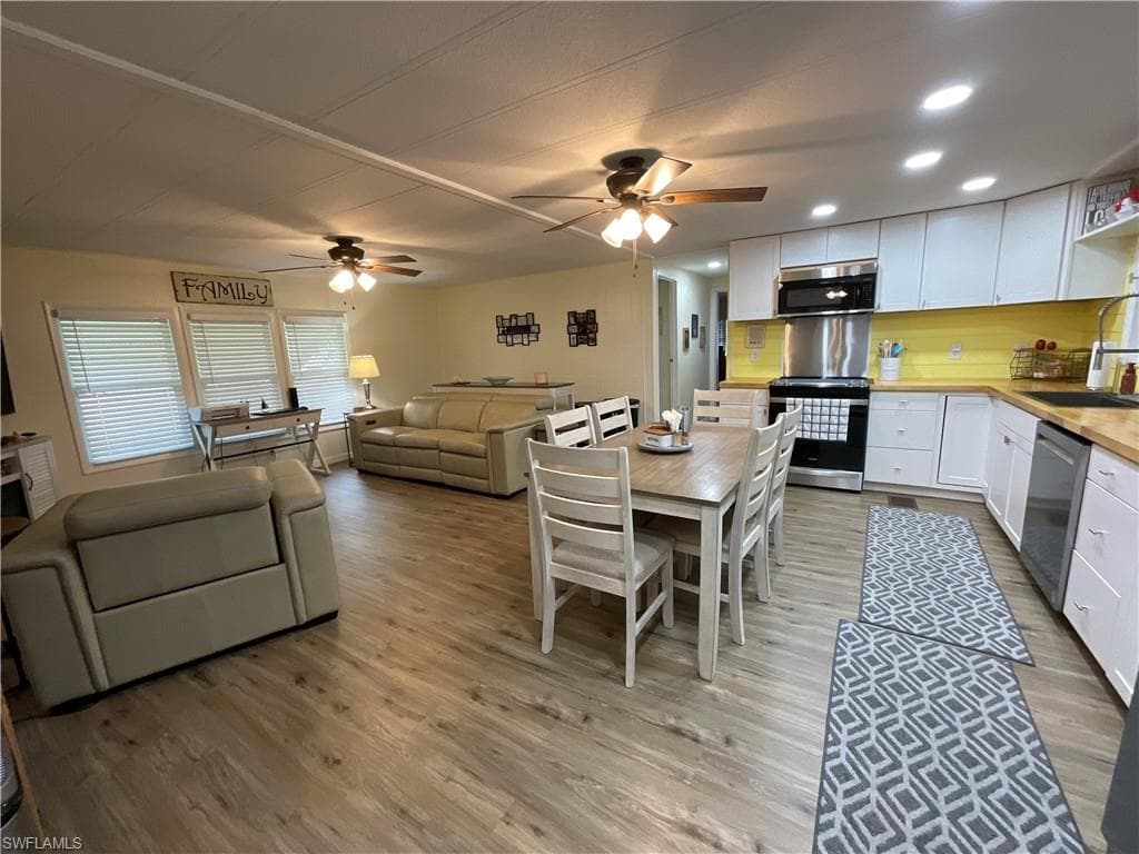 144 Redwood Ln 14, Naples, FL 34114-9