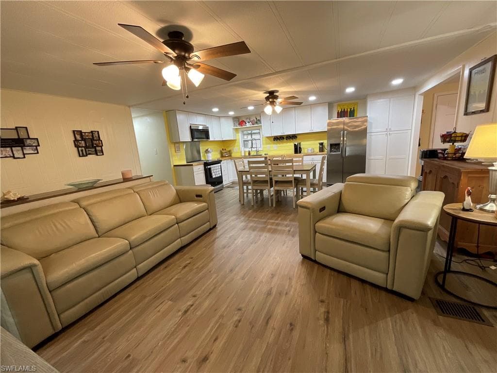 144 Redwood Ln 14, Naples, FL 34114-10