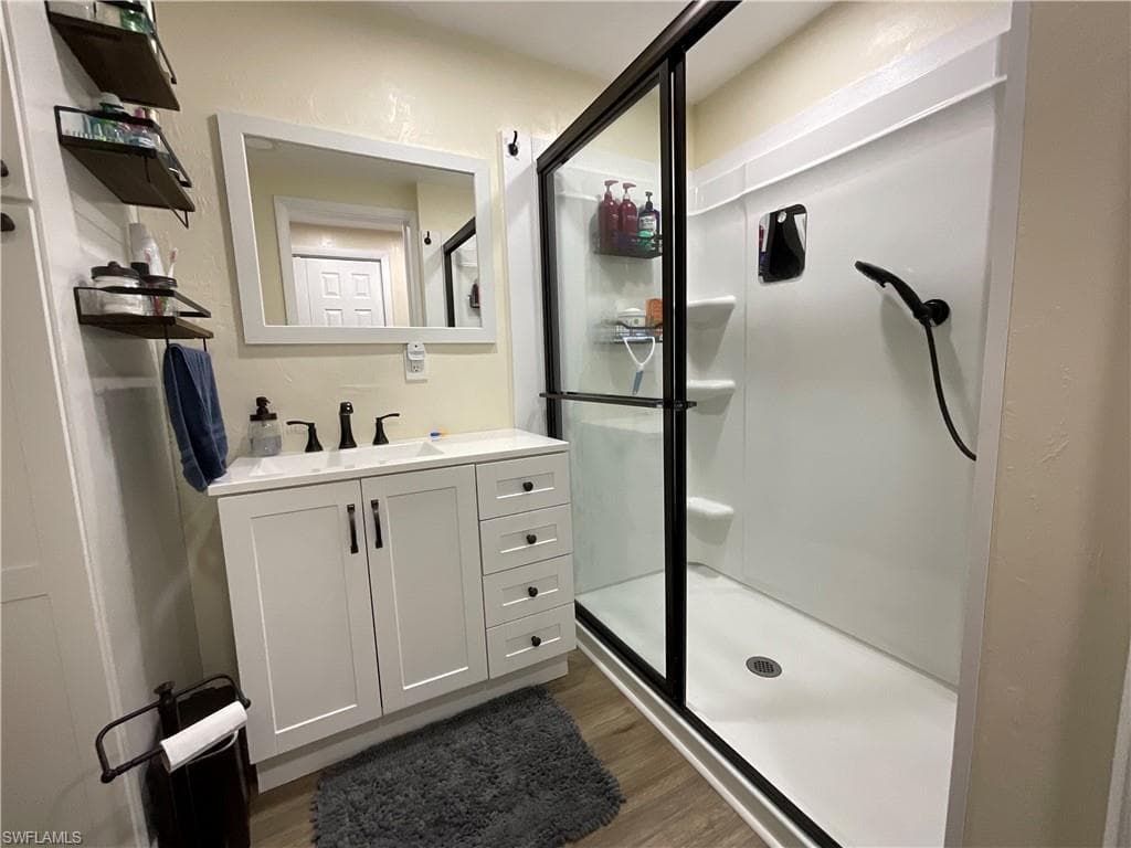 144 Redwood Ln 14, Naples, FL 34114-17