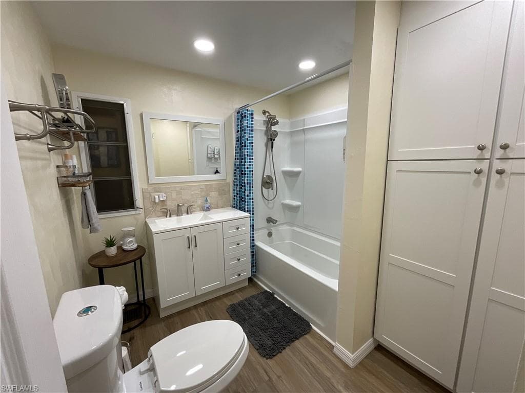 144 Redwood Ln 14, Naples, FL 34114-21