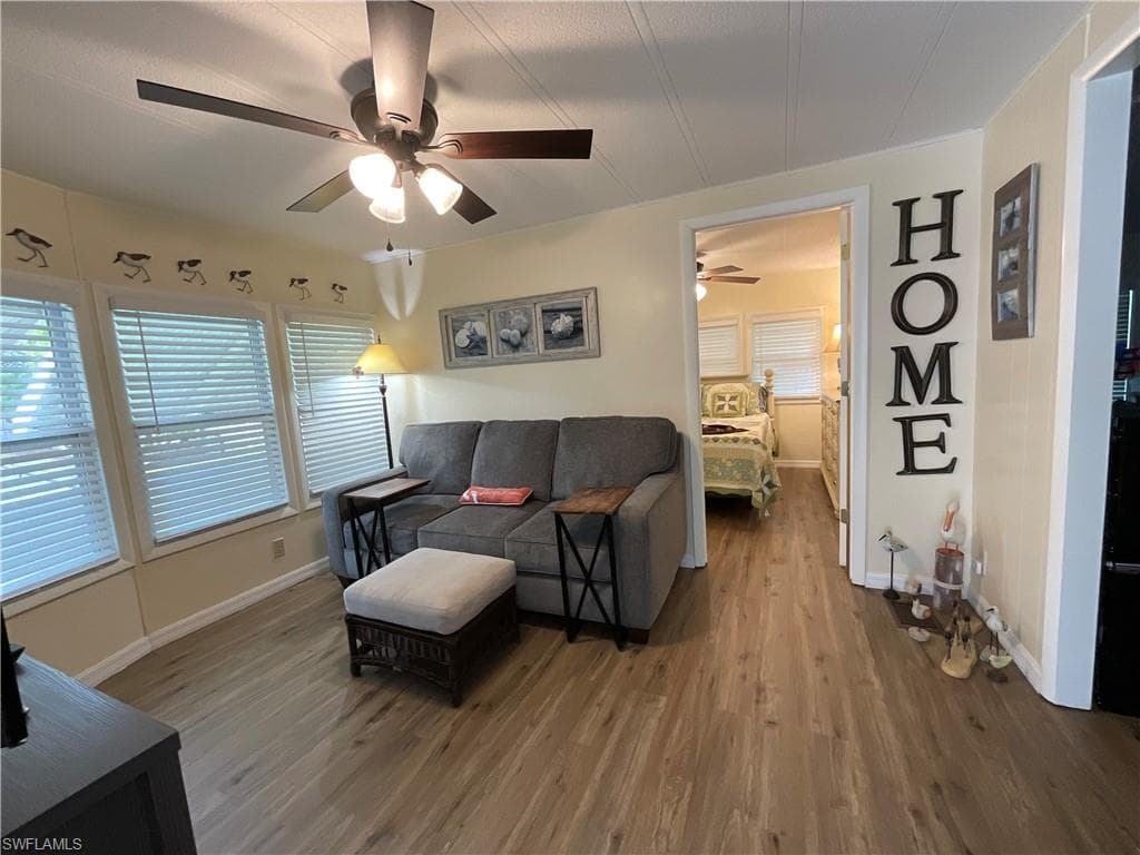 144 Redwood Ln 14, Naples, FL 34114-2
