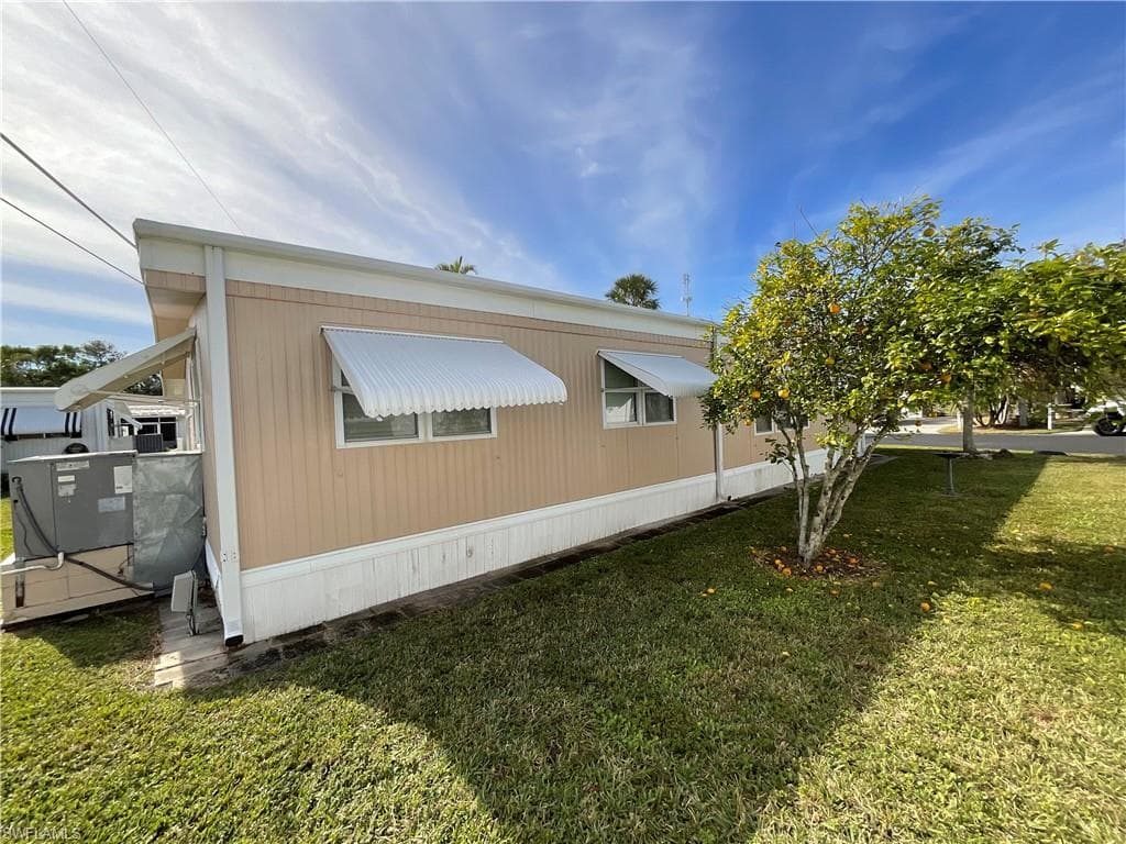 144 Redwood Ln 14, Naples, FL 34114-29
