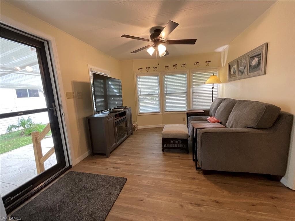 144 Redwood Ln 14, Naples, FL 34114-3