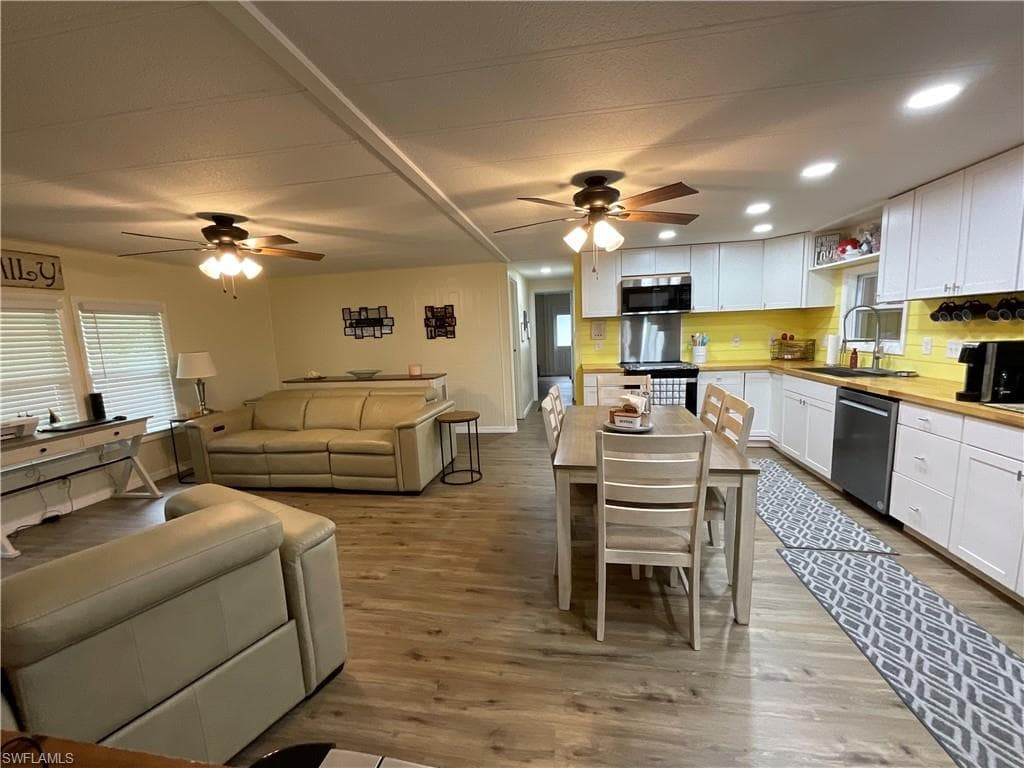 144 Redwood Ln 14, Naples, FL 34114-7