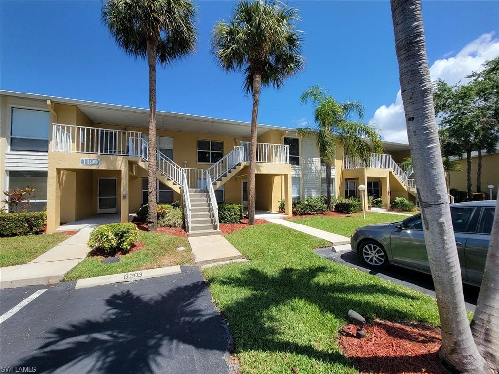 1190 Yesica Ann Cir B-204, Naples, FL 34110-2