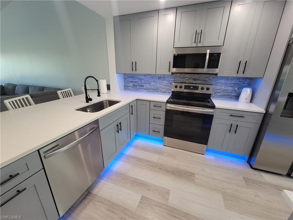 1190 Yesica Ann Cir B-204, Naples, FL 34110-7