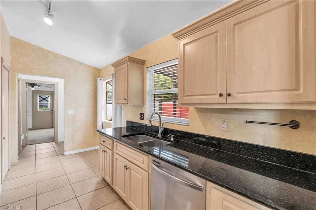 8085 Caloosa Rd, Fort Myers, FL 33967-7