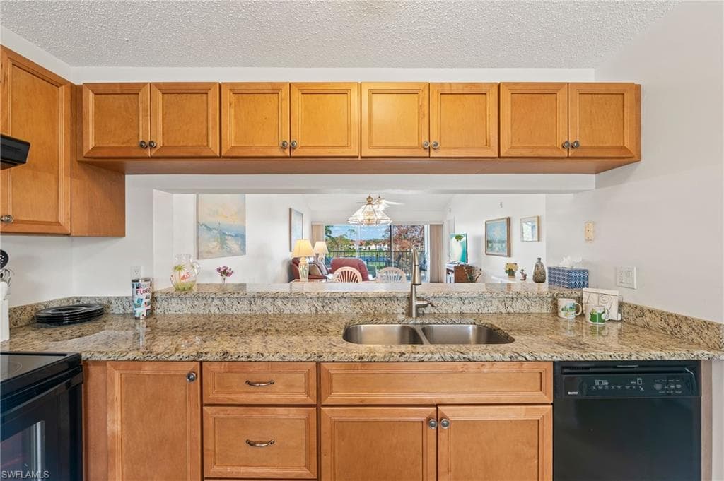 7065 Dennis Cir, Naples, FL 34104-11