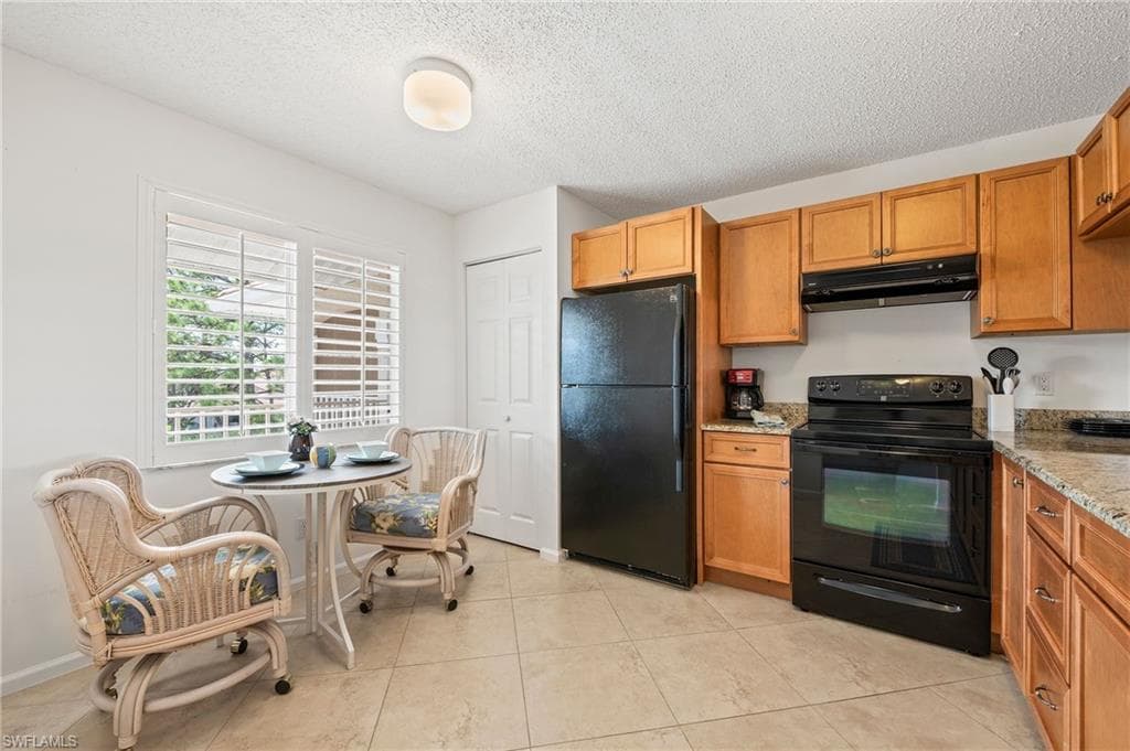 7065 Dennis Cir, Naples, FL 34104-12