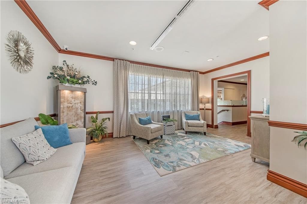 7065 Dennis Cir, Naples, FL 34104-29