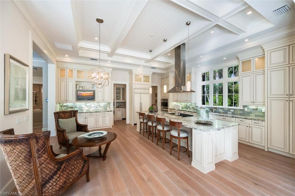 2250 Crayton Rd, Naples, FL 34103-8
