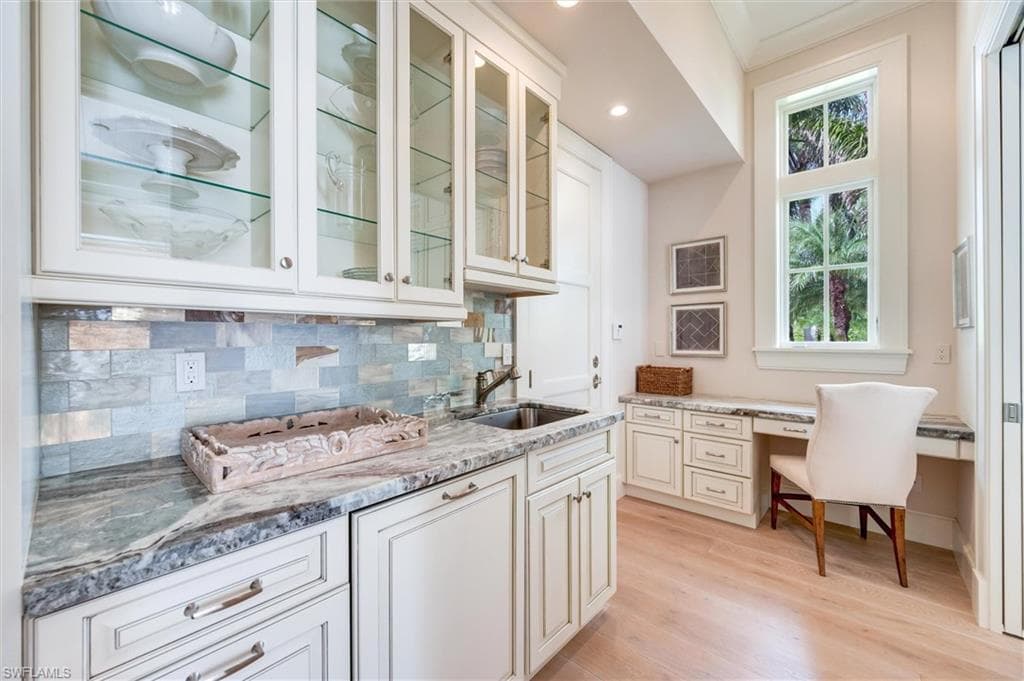 2250 Crayton Rd, Naples, FL 34103-11
