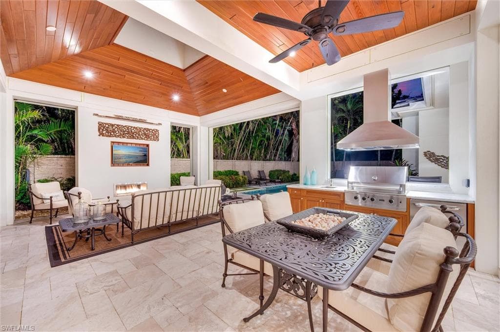 2250 Crayton Rd, Naples, FL 34103-14