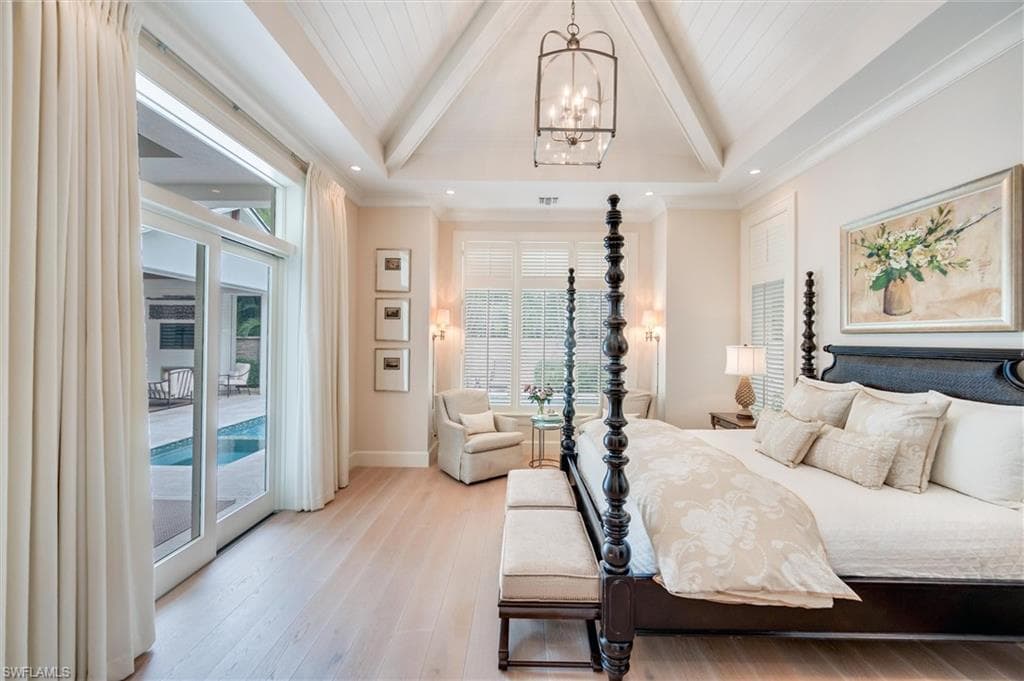 2250 Crayton Rd, Naples, FL 34103-19