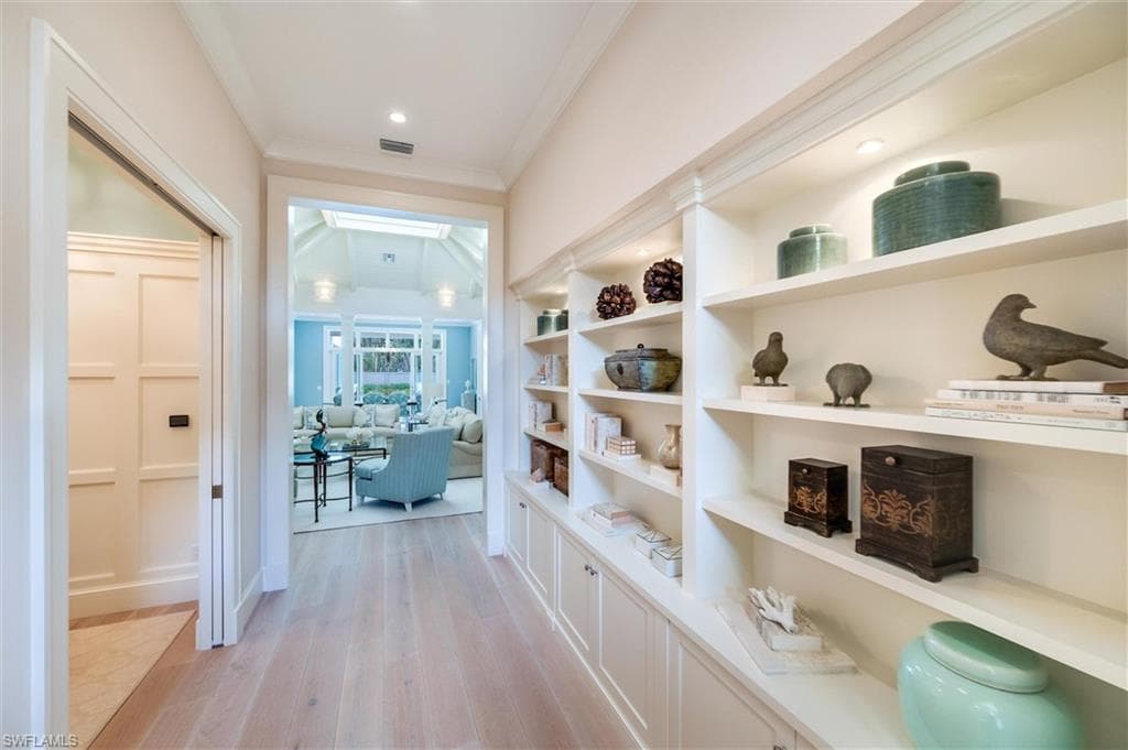 2250 Crayton Rd, Naples, FL 34103-24