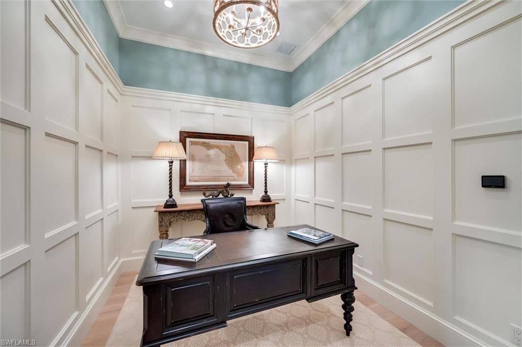 2250 Crayton Rd, Naples, FL 34103-25