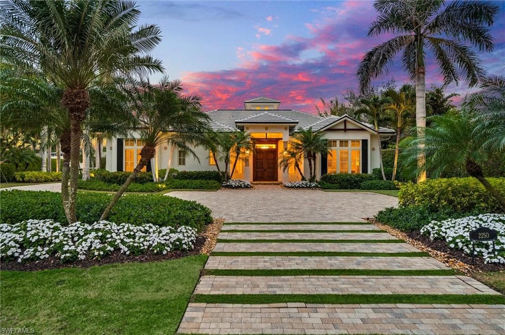 2250 Crayton Rd, Naples, FL 34103-1