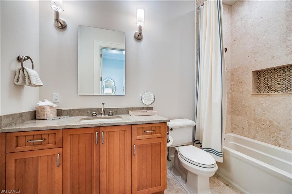 2250 Crayton Rd, Naples, FL 34103-32