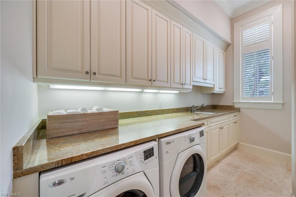 2250 Crayton Rd, Naples, FL 34103-34