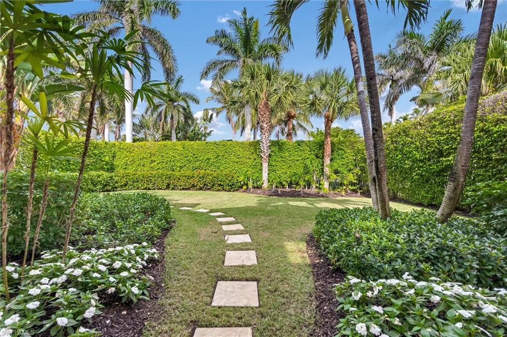 2250 Crayton Rd, Naples, FL 34103-38