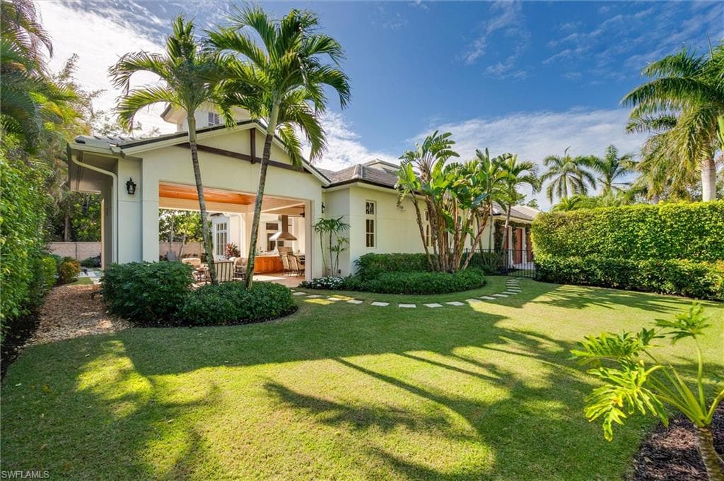 2250 Crayton Rd, Naples, FL 34103-39