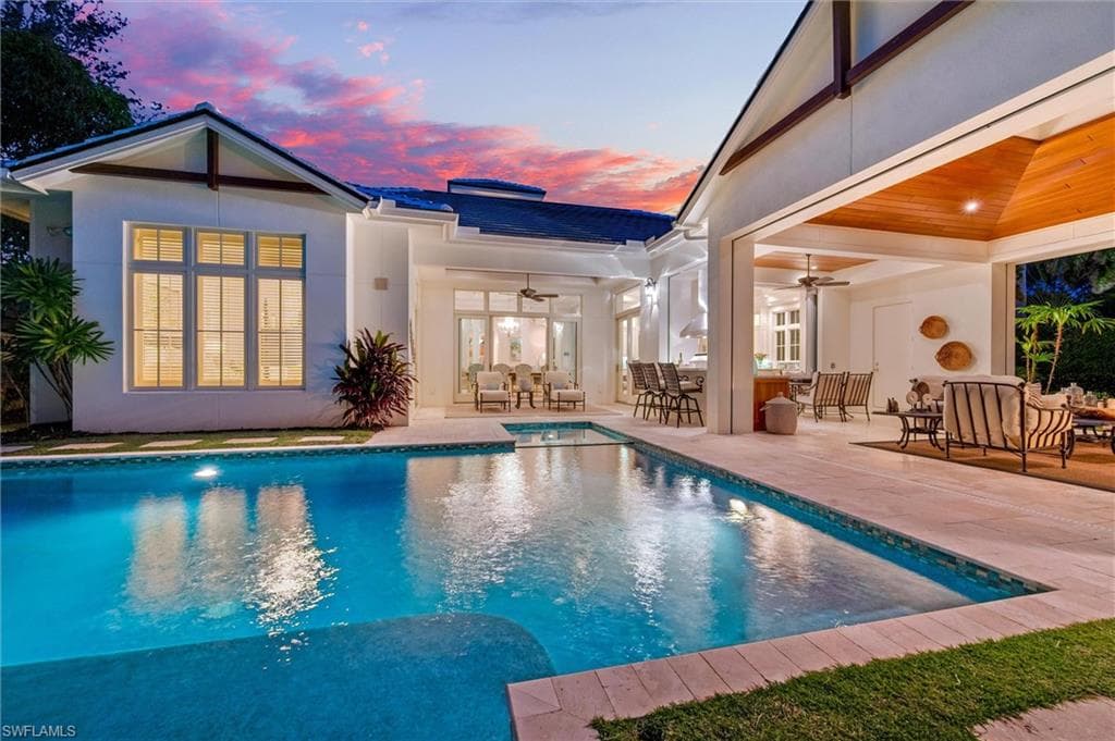 2250 Crayton Rd, Naples, FL 34103-3