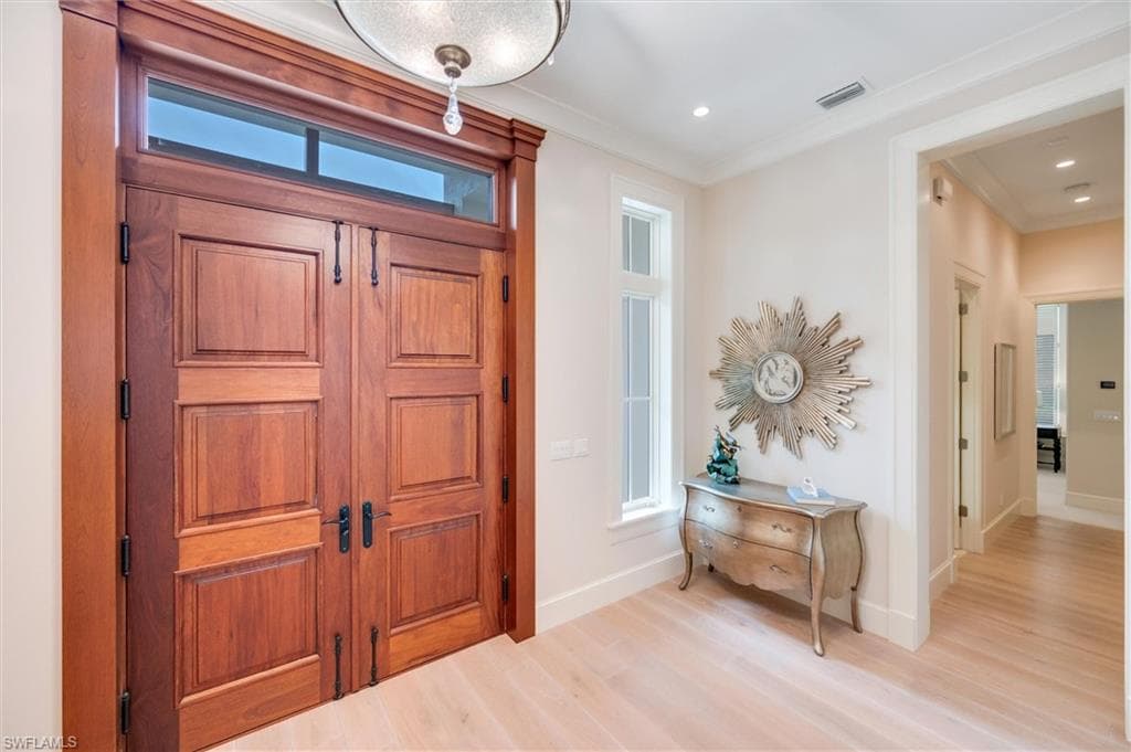 2250 Crayton Rd, Naples, FL 34103-5